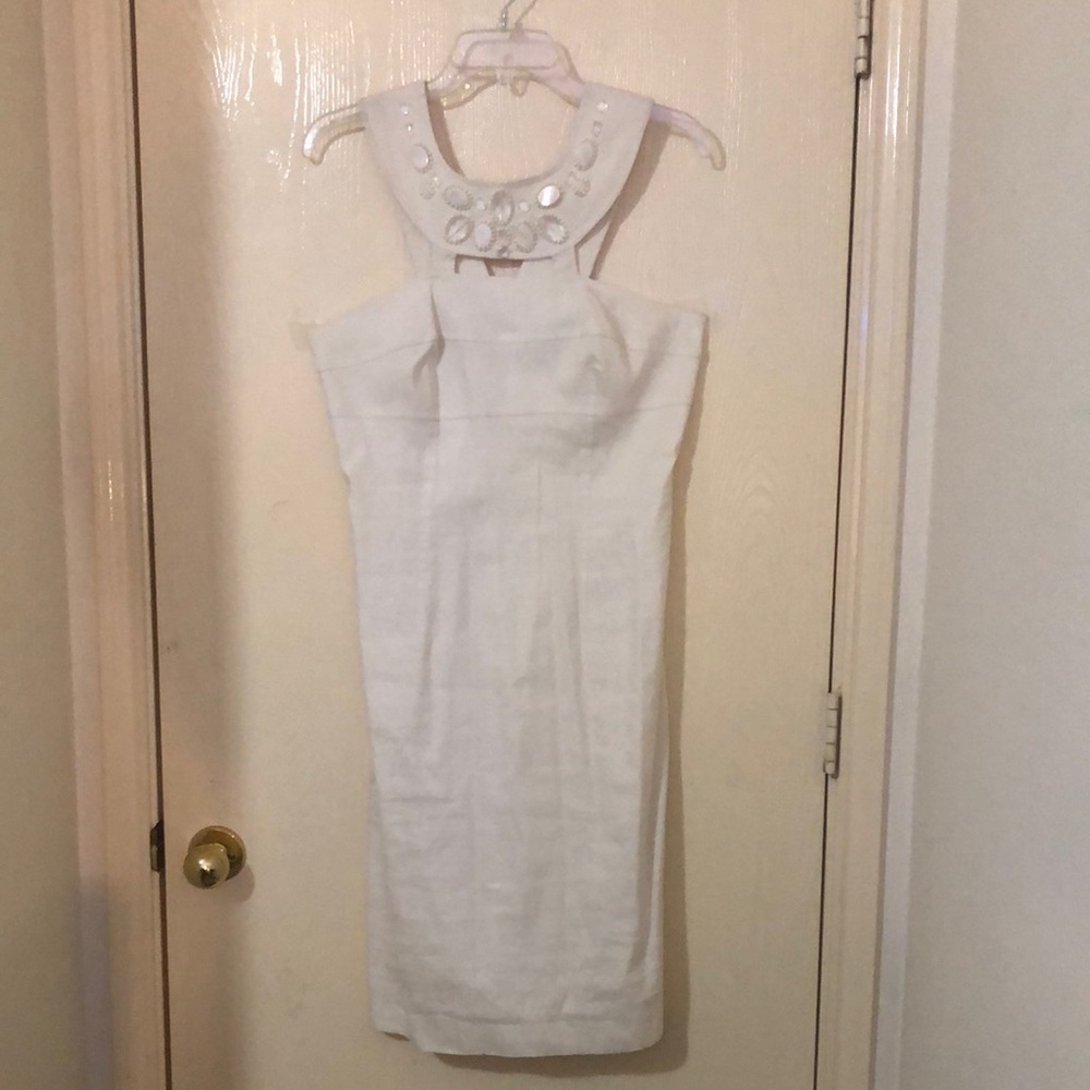 Elegant White Sleeveless Dress